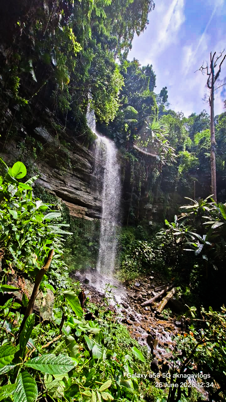 Waterfall in Mon
